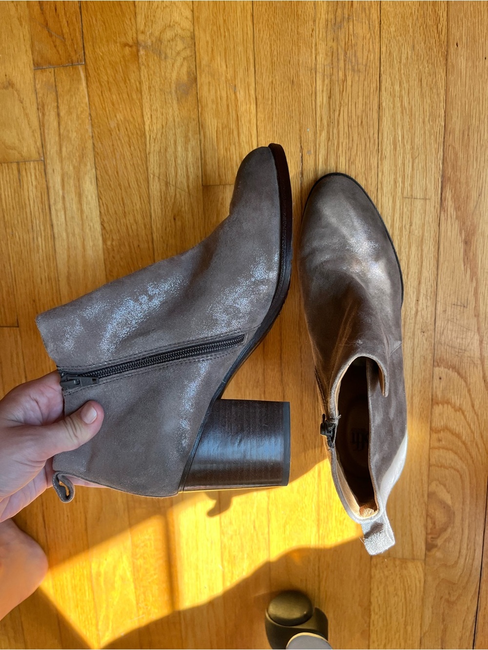 Metallic Taupe Women’s Ankle Bootie with Block Heel söfft